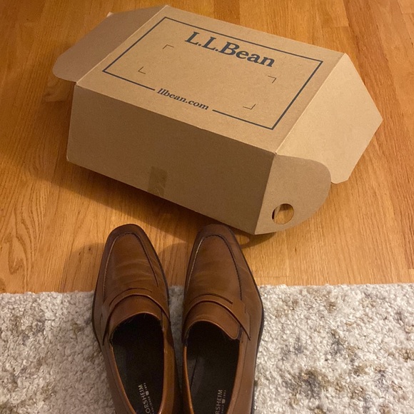 Size 10.5 Florsheim mens shoes. Worn less than a week. - Picture 10 of 10